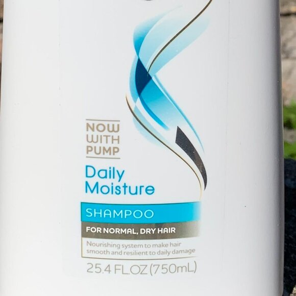 Large Daily Moisture Shampoo - Picture 2 of 6